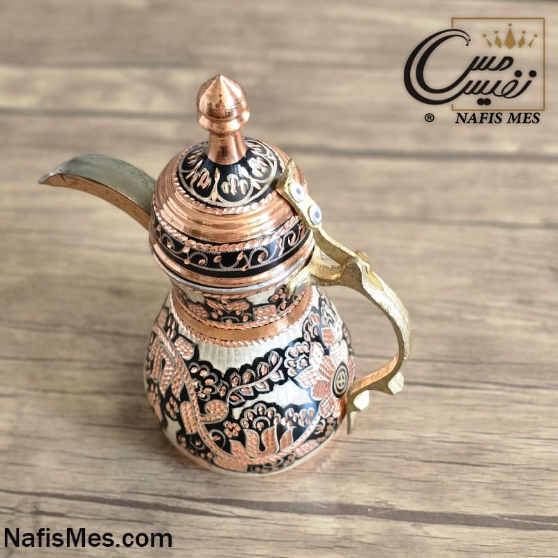 Alternative view of دله عربی مسی نقره کوبی شده ساخت زنجان
