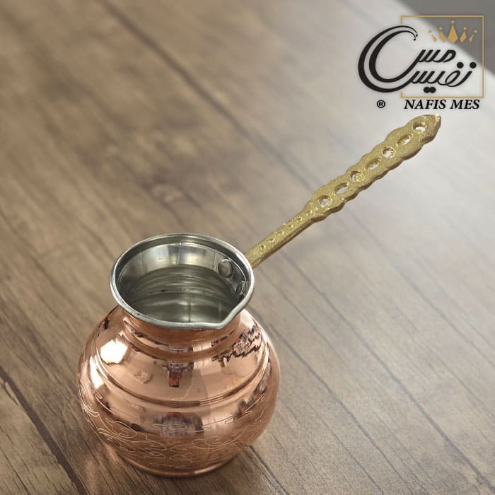Alternative view of قهوه جوش مسی طرح دیبا ( دسته برنجی )
