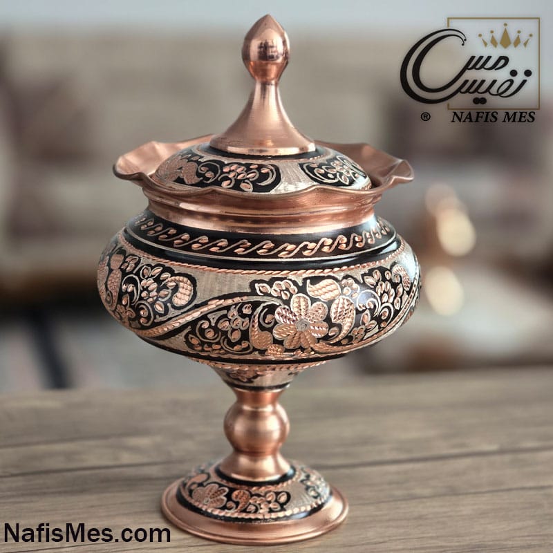 Alternative view of آجیل خوری مسی نقره کوب پایه دار مدل زرین